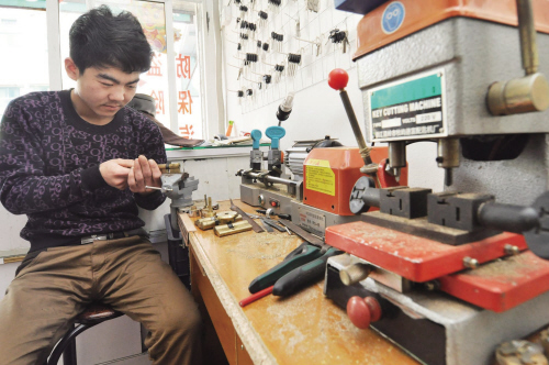 田湾乡开锁店为啥“牛号”频现 听开锁师傅讲什么锁最防盗